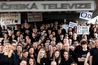 Překvapení ve sněmovně. Jak reagují zaměstnanci ČT a ČRo? Sledujte brífink - Seznam Zprávy